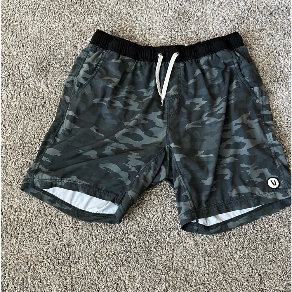 Vuori Kore Camo shorts with COOLMAX® boxer-brief liner. Size XL